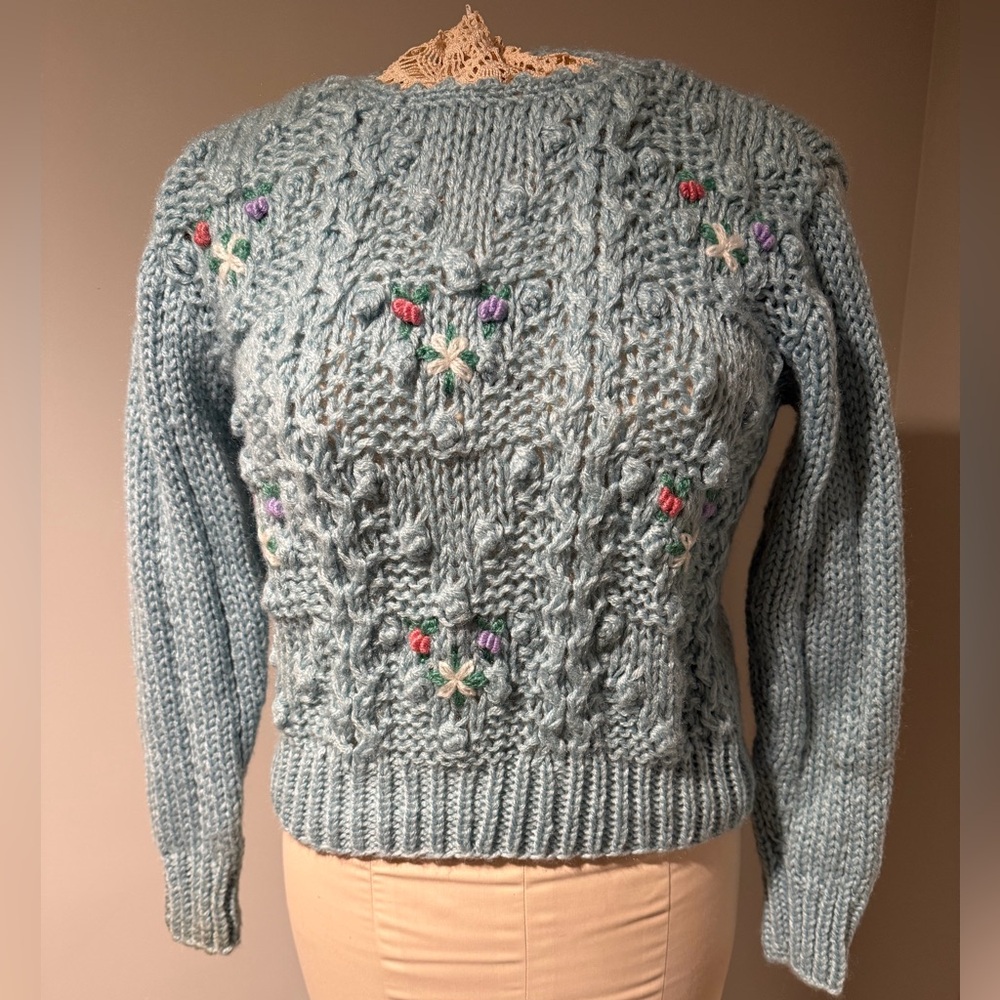 Vintage Women's Blue Knit Sweater with Floral detail